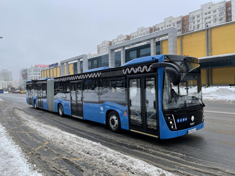 Жители Москвы тестируют электробус-гармошку КАМАЗ