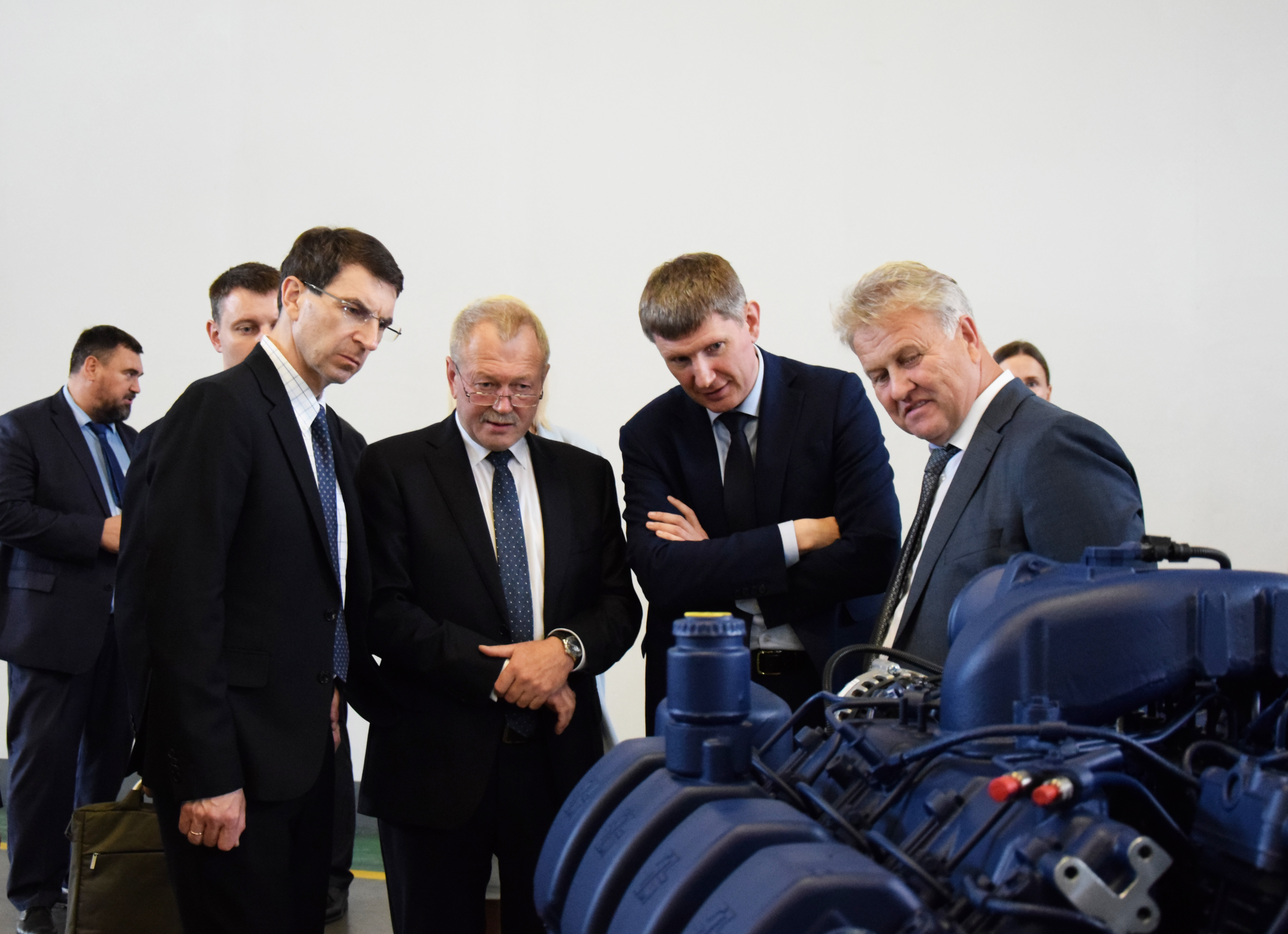 Полпред Президента и министр экономразвития РФ посетили Тутаевский моторный завод